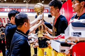 ayx波特兰开拓者训练开放日；转会期强势反弹引欢呼；CBA常规赛在即；团队化学反应显著的简单介绍