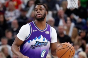 爱游戏官方入口包含CBA季后赛倒计时，丹佛掘金今晨更衣室发声，细节引发关注，更衣室稳定，轮换策略成焦点的词条