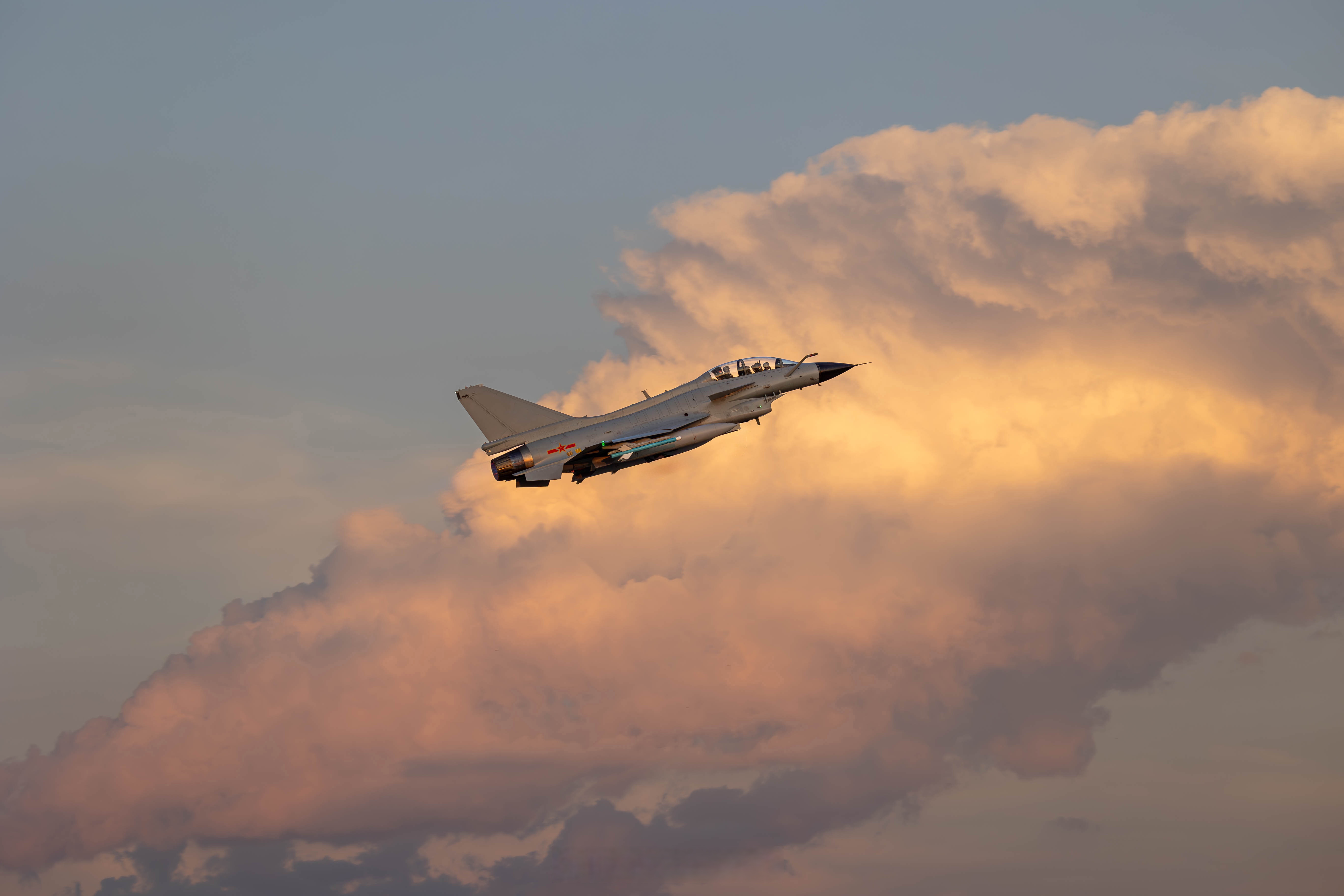 菲尼克斯太阳迎欧冠关键赛，今夜战术微调，话题不断，训练强度明显提升的简单介绍