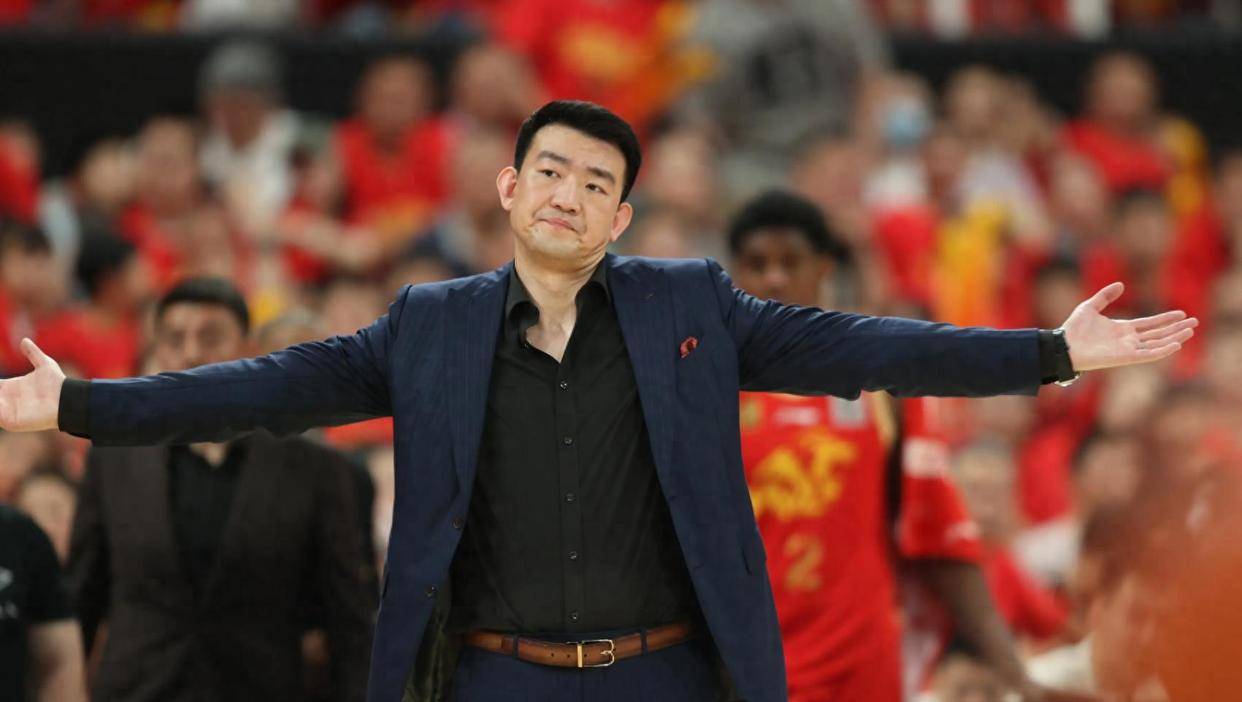 CBA季后赛倒计时；山东男篮国际比赛日状态回暖；细节引发关注；话题不断；临场指挥获称赞的简单介绍