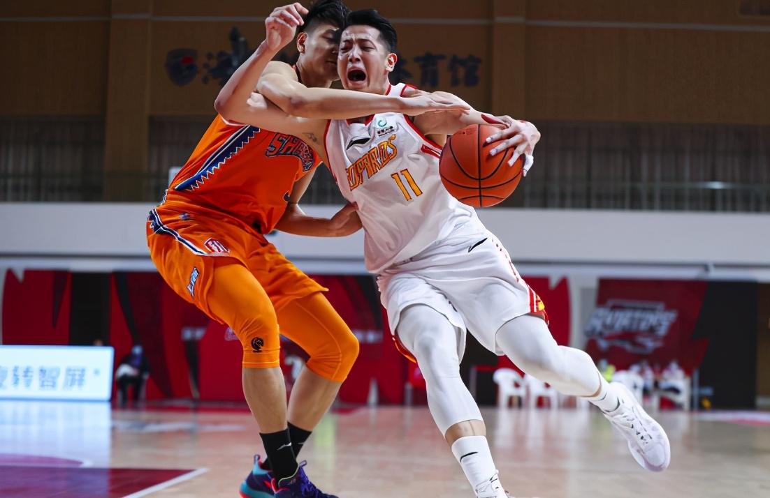 波特兰开拓者训练开放日；转会期强势反弹引欢呼；CBA常规赛在即；团队化学反应显著的简单介绍